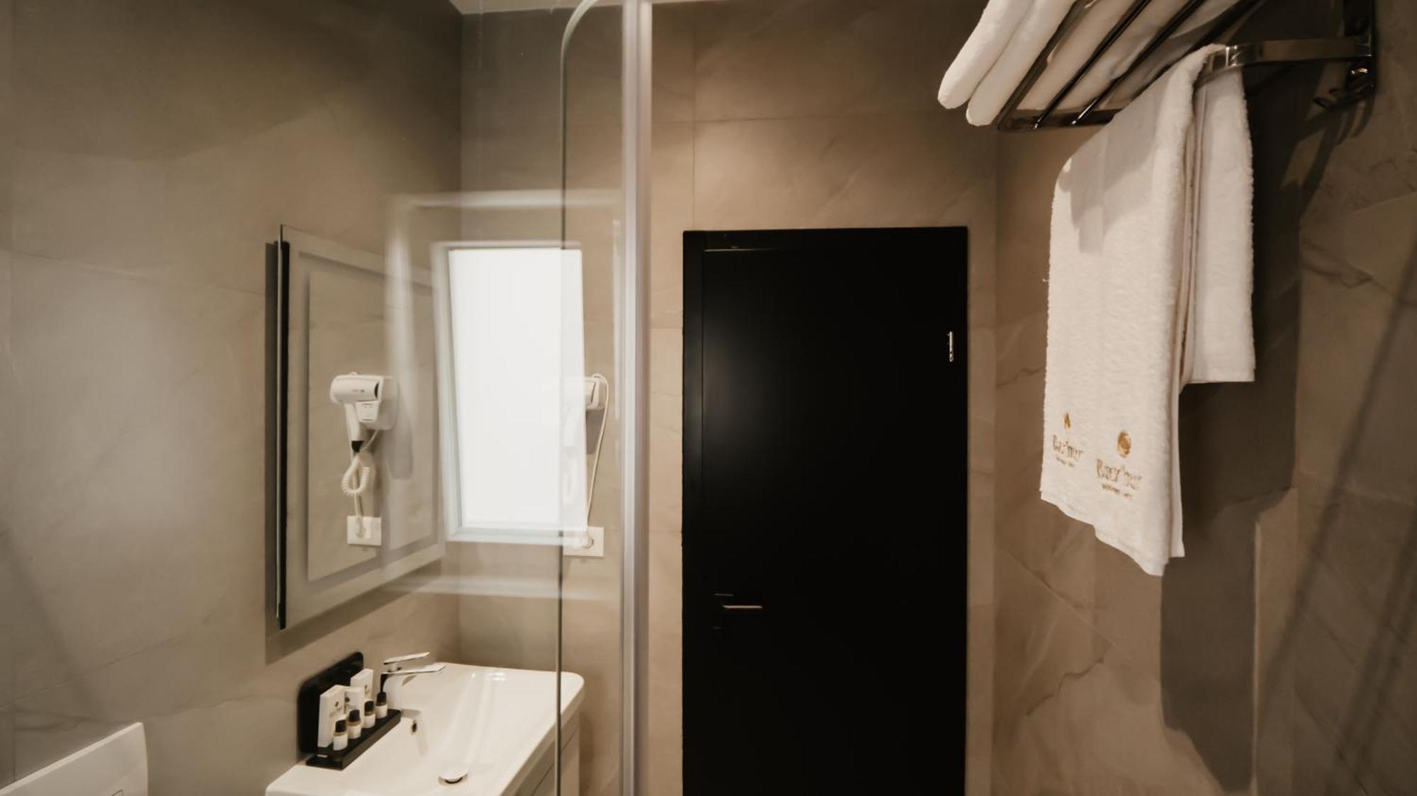 Baz'Hur Boutique Hotel Kukes Esterno foto